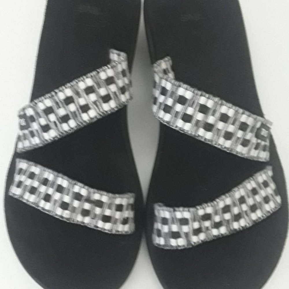 TEVA Thong Sandals  Black  Size 9